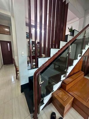 NHÀ 2,5 TẦNG KIÊN CỐ NGAY TRUNG TÂM THÀNH PHỐ, GIÁ 2 TỶ 990 TRIỆU