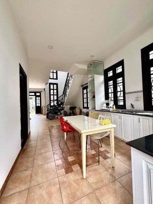 BIỆT THỰ SÂN VƯỜN TRƯỜNG THỌ – HẺM XE HƠI – GẦN ĐẶNG VĂN BI – 256M²