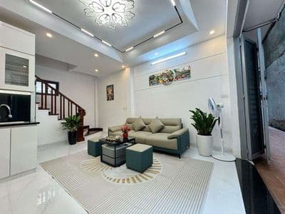 Trần Thái Tông, 3 gác đỗ cửa, 20m ra oto, thoáng sáng, full nội thất