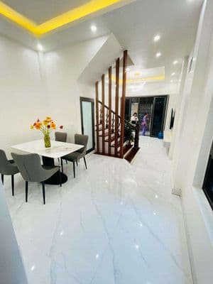 Hoàng Quốc Việt, ngõ thông, lô góc, thoáng sáng, full nội thất