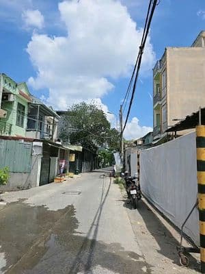 Hơn 2ty MT nhựa nhánh Huỳnh Thị Na 4,5x14 đúc lửng 3PN giữ sổ chính