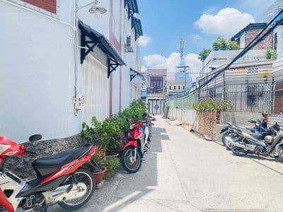 Dt: 125m2. nhỉnh 10 tỷ nhà 2 mặt tiền hẻm xe hơi q8