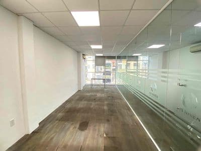 Cho thuê VP CMT8 Q3, 80m2, ngăn sẵn 3 phòng, có hỗ trợ bàn ghế