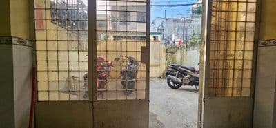 Nhà nguyên căn sân vườn ngay vincom nguyễn xí - hẻm oto - 4x20m