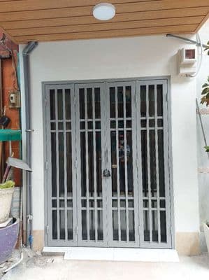 Bán nhà hẻm giá rẻ Lạc Long Quân, quận 11.