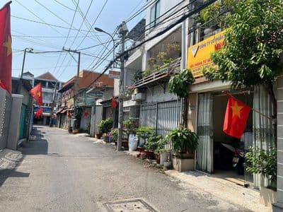 BÁN GầP Nhà 1 Xẹt NVQ P ĐHT .DT 3,7x20,5 .1 trệt 3 lầu 4PN giá 6tỷ750