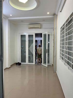 nhà 3 PHÒNG NGỦ 3,2x10 trần hưng đạo. hẻm XE tải buôn bán