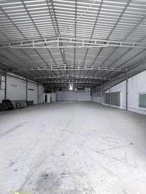 CHO THUÊ KHO 700m2 SÂN RỘNG - ĐƯỜNG CONT - ĐIỆN 3PHA - XA DÂN CƯ