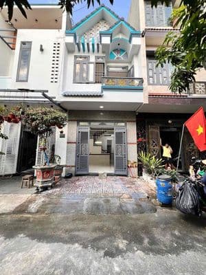 bán nhà trệt lầu đường nhựa thông gần ngã tư 5 50