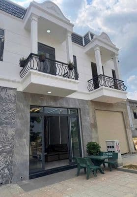 Nhà 1 trệt 1 lầu mặt tiền Tố Hữu, Tân Uyên, Bình Dương cũ - 1.9 tỷ