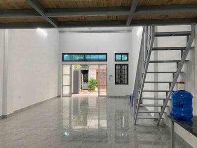 Cho thuê nhà cấp 4 có gác xép – giang biên, sát chợ 7triệu