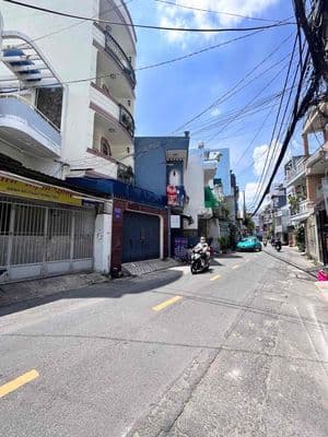 GIẢM 300tr. CHỦ BÁN NHANH NHÀ 65M2. 3 TẦNG. BÙI VĂN NGỮ. HIỆP THÀNH.