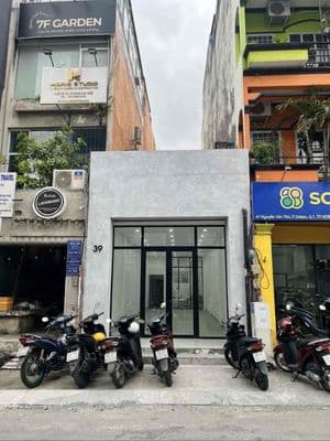 Mặt bằng ngay trường đại học ! mặt tiền mai thị lựu - quận 1