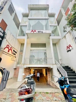 Cho thuê nguyên căn mặt tiền nguyên văn lượng (hầm_3 lầu 8x18) trí đẹp