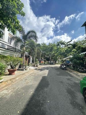 NHÀ ĐẸP Ở NGAY LONG TRƯỜNG 71M2 NGANG 4M ĐƯỜNG 8M CHỈ 3,9 TỶ