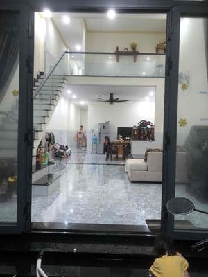 gia đình cần bán nhà gác lững