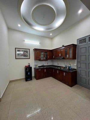 nhà rộng 4 phòng ngủ đồ cơ bản cho thuê lâu dài