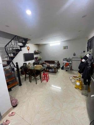 bán nhà 2 tầng 2 ngủ 2 vs khu tâpj thể bộ công an - bùi xương trạch