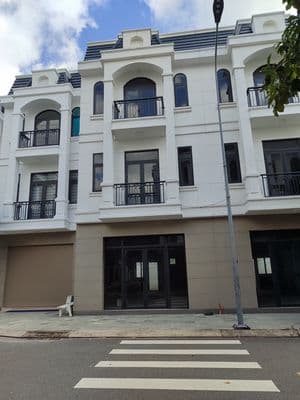 Nhà Bình Chuẩn, Trệt + 2 lầu đúc, sổ hồng sẵn - đã hoàn công
