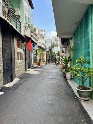 Cần bán nhà rộng gần 50m2, hẻm trải nhựa đẹp, ô tô cửa chỉ quanh 5 tỷ