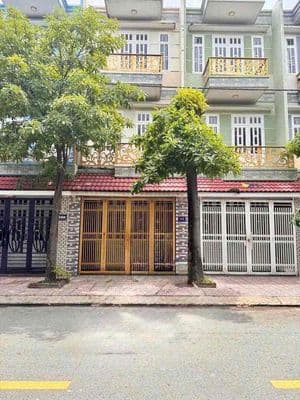 bán nhà trệt 2 lầu đường nhựa thông gần trung tâm y tế dĩ an