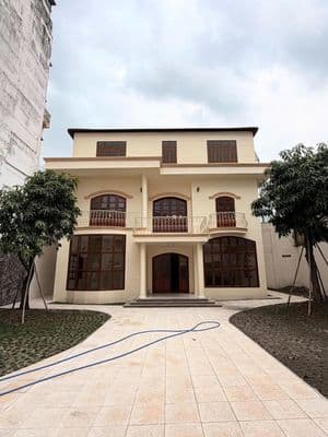 Cho thuê villa hồ biểu chánh qpn, dt 25x30m, trệt 2 lầu, giá 85tr