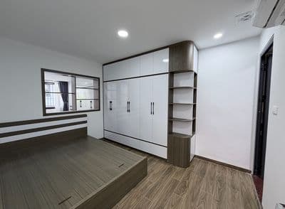Bán tập thể đồng xa mai dịch, 3 phòng ngủ, 2wc, sổ đỏ to, giá 4 tỷ.