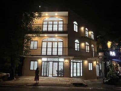 Cho thuê nhà mt hoàng sa q3, dt 7x8m, trệt 2 lầu st, giá 35tr