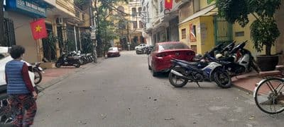 Nhà Trần Quốc Hoàn, Cầu Giấy, Kinh doanh, Ô tô, Thang máy