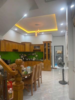 Bán nhà 1 trệt 1 lầu ngay ngã ba ông xã, 90m2, 900tr, sổ hồng riêng