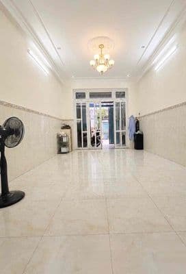 NHÀ SÁT CHỢ TÂN BÌNH - LẠC LONG QUÂN - NGANG 4,3M - 60M² - 7.45 TỶ