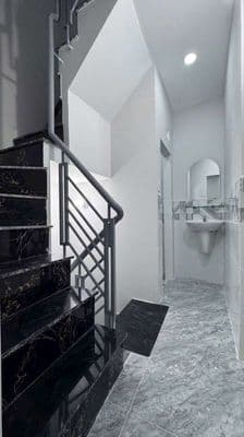 BÁN NHÀ SÁT CHỢ HUỲNH VĂN CHÍNH - 3 TẦNG - 2 PHÒNG