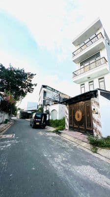 nhà 4 tầng. hẻm 9m. 1 xẹt phạm văn đồng. linh tây. gần chợ thủ đức