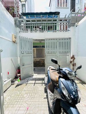 Bán Nhanh Nhà Lạc Long Quân - Tân Bình - Hẻm Thẳng Trục - 47M2