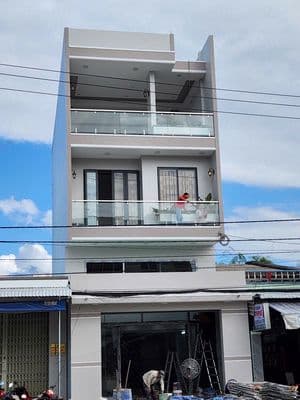 BÁN NHÀ MẶT TIỀN NỞ HẬU