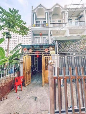 Nhà SHR hẽm 2581 Huỳnh Tấn Phát chia làm 2 căn , 8pn