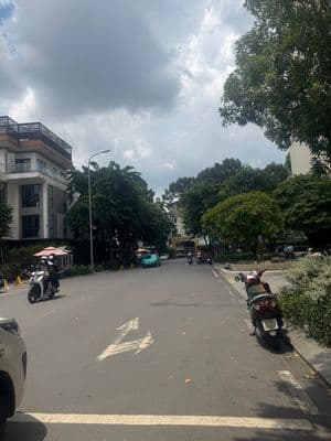 Bán nhà Cách Mạng Tháng 8 Quận 10, hẻm xe hơi thông, 51m², sát Hà Đô