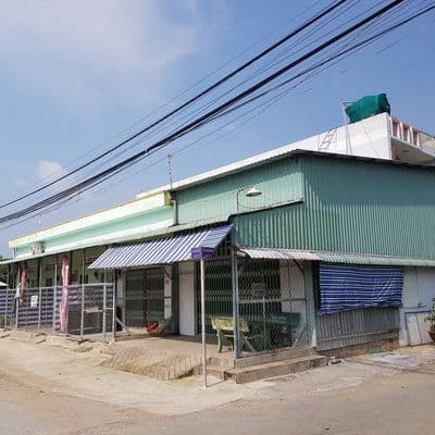 Cần bán nhà 1 lầu và 5 ki-ot đang cho thuê 180 triẹu/năm. giá 5,7 tỷ