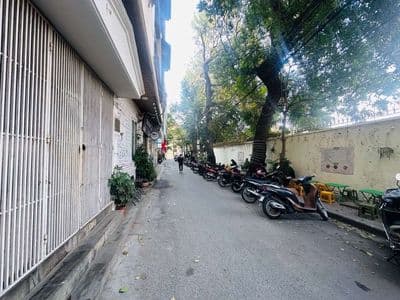 Hàng xóm Bách Kinh Xây, 3 bước ra mặt phố