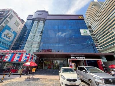 Cho thuê tầng trệt cách mạng tháng dt 500m²