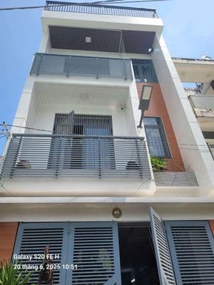 Cho thuê nhà 1trệt 3lầu 4pn 5wc 1bếp DT 5X18 nhà mới tinh