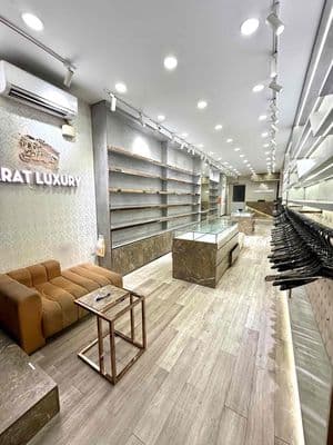 Cho thuê mặt bằng 70 nguyễn trãi, 80m2 lối đi riêng có kho, toilet