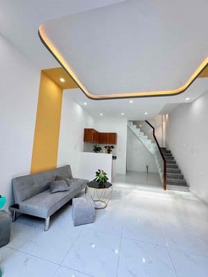 Nhà mới gần chợ Mỹ Hạnh Nam chỉ hơn 595 triệu sở hữu nhà, khu vực đầy