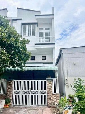Bán nhà Trệt Lững Lầu (125m2) - KDC 586 gần chợ Phú Thứ.