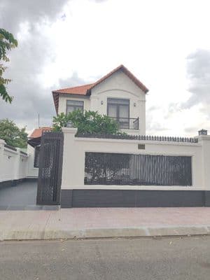 Villa SÂN KHỦNG, KDC HỒNG LONG- QL13, GẦN VẠN PHÚC