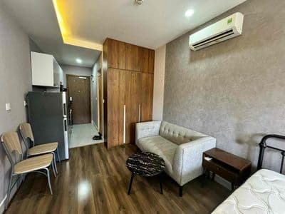 Masteri Millennium studio có ban công đầy đủ nội thất