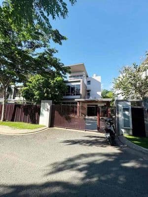 Cho thuê biệt thự sân vườn 500m2 kdc liên phường q9