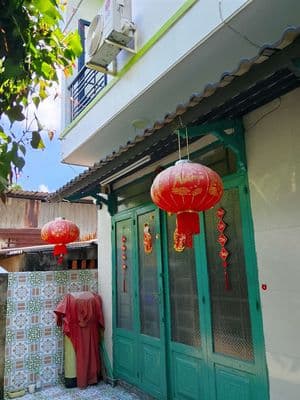 Cần bán nhà mặt hẻm 1 trệt 1lầu Dt sử dụng 64m2 sổ hồng riêng