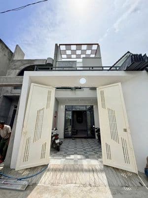 Bán nhà lầu đẹp, sổ hoàn công, sân oto, gần Go Tân Hiệp, chỉ 4 tỷ 250