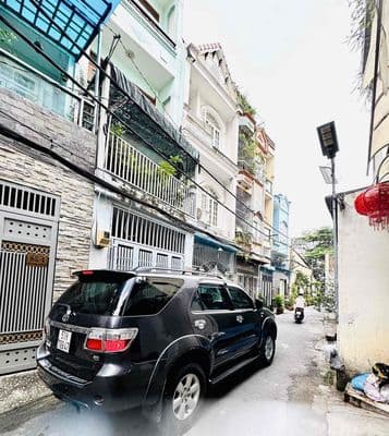 Xe hơi THÔNG - 4 TẦNG - GẦN CHỢ PHẠM VĂN BẠCH - 4.95 TỶ